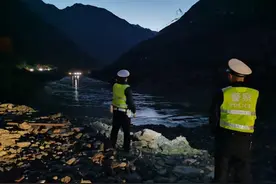 三游客自驾九寨沟途中遇车祸坠江失联第四天，搜救还在继续图片