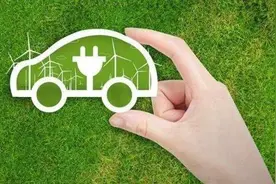 新能源汽车卖疯了！一天卖掉50辆新能源汽车，销售惊呼：“卖车就像卖包一样！”图片
