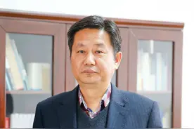 合肥一中校长封安保不再兼任合肥六中校长，李斌接棒图片