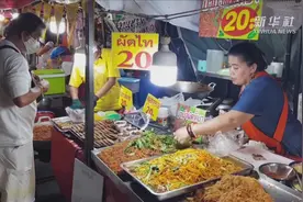 泰国普吉府民众白衣素食庆祝斋节