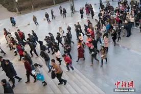 2021年国考报名人数达157.6万 平均61人竞争1个职位图片