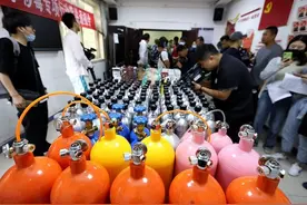 “笑气”不好笑，年轻人警惕身边的毒图片