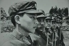 熄灯号丨夜幕下的军营故事图片