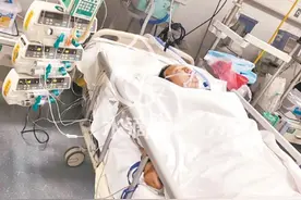 木匠不慎被电锯割伤至今昏迷不醒，家人花光积蓄医治，盼热心人伸出援手图片