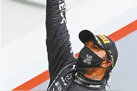 F1汉密尔顿超越舒马赫图片