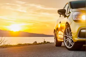 不要再上当了！高速上汽车没油，司机网上搜到“救援电话”后交了400元油费，一直没有等到油图片