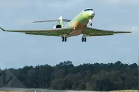 加速 第五架G700进入试飞行列图片