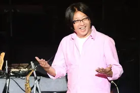 “小胖老师”袁惟仁在老家再度跌倒 目前仍在救治没有脱险图片