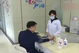 男子用第100次献血为自己庆生！网友排队留言点赞图片