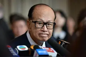 股价一年跌去60%！李嘉诚海外投资再踩雷，还丢掉了香港首富宝座图片