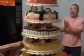 老人91岁大寿，子女置办10层巨型蛋糕祝寿！与全村人分享图片