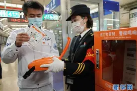 北京轨道交通车站配置自动体外除颤仪图片