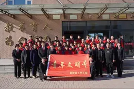 号声嘹亮——青春文明号向祖国报告图片
