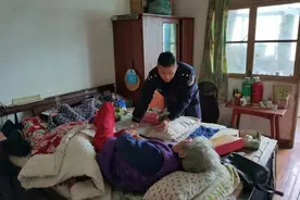 独居婆婆不慎摔伤 民警及时上门暖心救助图片