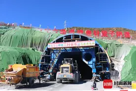 探访久马｜查针梁子隧道：海拔3700米 穿越长江、黄河分水岭图片
