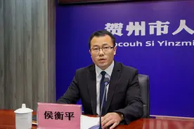 10月27日贺州市举行“决战决胜脱贫攻坚”钟山专场新闻发布会图片