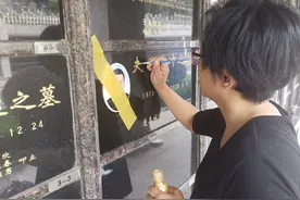 “在黑夜中抱紧你”：一对重症夫妻在武汉生死相依图片