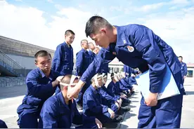 十二年的不舍——记福建森林消防总队特勤大队卫生员王伟杰图片