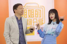 联合直播卖货，黄龄与张朝阳对唱《因为爱情》图片