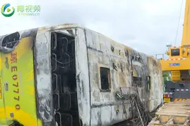椰视频 | 乐东青岭隧道附近一大巴车侧翻着火 乘客称睡梦中车子突然倾倒图片