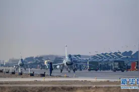 空军某试验训练基地：戈壁深处崛起军事科技人才高地图片