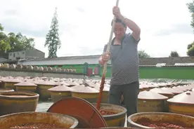 手工酿制 酱味香浓图片