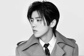 鹿晗黑白写真大片 风衣造型绅士沉稳图片