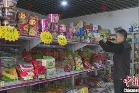 拒绝“等靠要”山西“80后”残疾人贫困户开办超市自食其力图片
