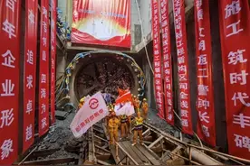 最新！起自浦东航头站！轨交18号线一期工程今天全线结构贯通图片