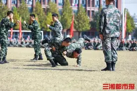 “退役学生”化身“军训教官”，看湖南这所高校的首支自训教官团队图片