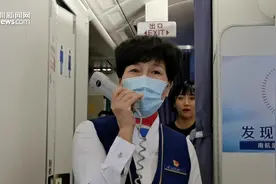 IN视频｜35年2千万飞行里程 南航空姐告别蓝天生涯哽咽说广播图片