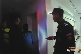 “快开门！”民警深夜嘶吼敲门，知道真相后网友纷纷点赞图片