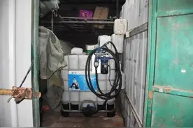 夫妻非法经营黑加油站，站内竟用明火煮食？查图片