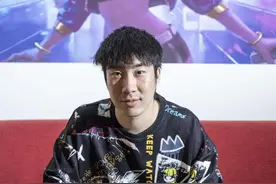 游戏直播“工具人”骚男扎根广州：全年无休，爱对着玩偶练习图片