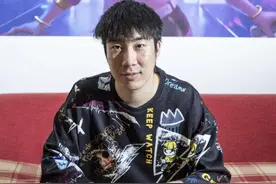 游戏直播“工具人”骚男扎根广州：全年无休，爱对着玩偶练习图片