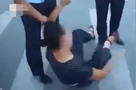 女子逆行带孩子回家被拦下，当众把孩子骂回家，之后撒泼打滚：打我干嘛图片