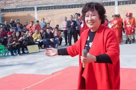 退而不休 爱心义演图片