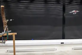 研究人员打造出利用飞镖发射方式部署传感器的无人机图片