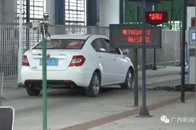 年检自检不合格，300元找“黄牛”却能一次通过？检测站：我们管不了图片