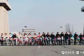 我想和你一“骑”到永远！德州这对夫妻的骑行婚礼浪漫又拉风图片