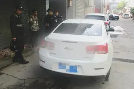 ​又是停车引发的问题！一个没管住方向盘，一个没管住暴脾气图片