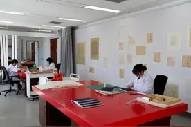 揭秘老档案修复：给纸张“看病”是一种怎样的体验？图片