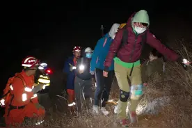 13名驴友被困北京灵山，30多人连夜搜山7小时后找到被困者图片