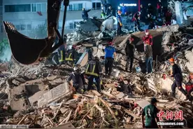 爱琴海强震已致87死 一名三岁女孩被从废墟中救出图片