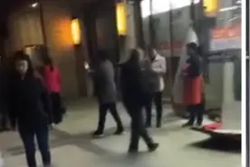成都一面包车失控连撞11人，警方：司机准驾不符视频封面