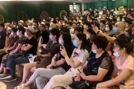 人民滑稽剧团“名角”驻场演出，周末来大世界里捧腹一笑图片