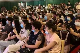 人民滑稽剧团“名角”驻场演出，周末来大世界里捧腹一笑图片
