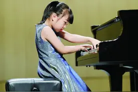 厦门8岁女孩连获两项国际钢琴比赛第一名图片