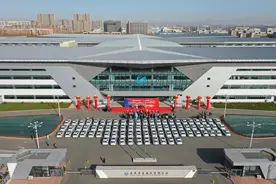 这样的企业你爱了吗？80辆奥迪车奖励员工图片