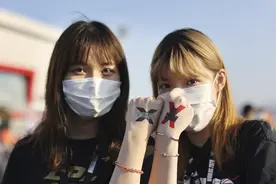 全国粉丝齐聚上海！S10观众：电竞改变观念，父母都支持我图片